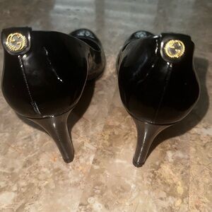❤️SOLD❤️AUTHENTIC GUCCI Black Patent Leather Gucci pumps